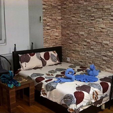 Wonderful Studio Apartment In Skopje Center Ngoại thất bức ảnh